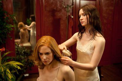 Nicole Kidman y Mia Wasikowska, en el filme.