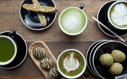 Algunas de las especialidades que ofrece el MatchaBar, en Williamsburg (Nueva York), especializado en esta variedad de té verde molido.