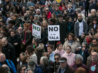 Una concentración vecinal, convocada en febrero, en contra de la tala de árboles por la la ampliación de la Línea 11 del Metro de Madrid.
