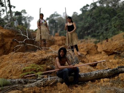 Indígenas de la tribu Mura en la selva amazónica de Brasil.