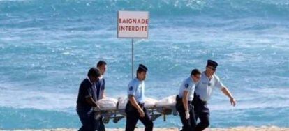 Imagen usada por la prensa para ilustrar en 2015 la muerte de un surfista por el ataque de un tiburón en la isla de Reunión. Es la fotografía que acompaña el bulo del falso ataque en Barcelona.