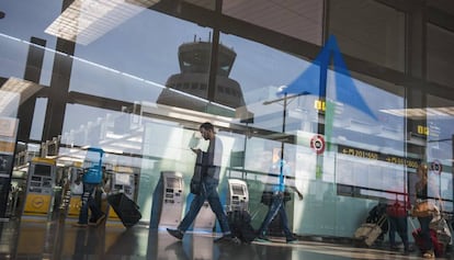 La zona d'embarcament de la terminal 1 de l'aeroport del Prat.