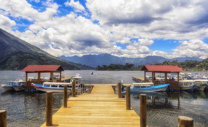 El muelle de la localidad de Santiago de Atitlán, junto al lago del mismo nombre.