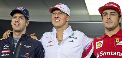 Vettel, Schumacher y Alonso posan para los medios.