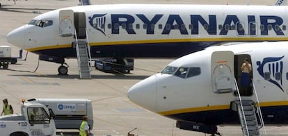 Varios aviones de la aerolínea irlandesa de bajo coste Ryanair.