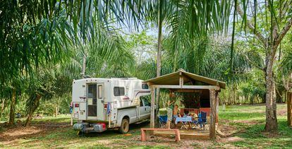 Caravana en una zona de campin en Bonito (Brasil).