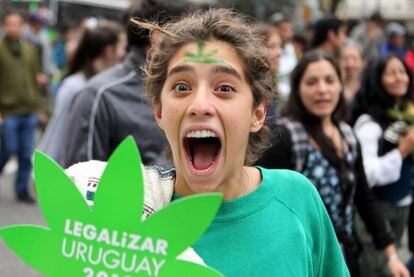 Manifestaci&oacute;n a favor de la legalizaci&oacute;n de la marihuana en Montevideo, en 2012.