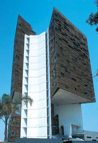 La Torre Cube, en Zapopan (México), obra de la arquitecta Carme Pinós.