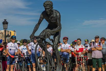 Decenas de aficionados participan en el homenaje que la ciudad de Toledo rindió al exciclista profesional Federico Martín Bahamontes, coincidiendo con su 95 cumpleaños, el 9 de julio de este año.