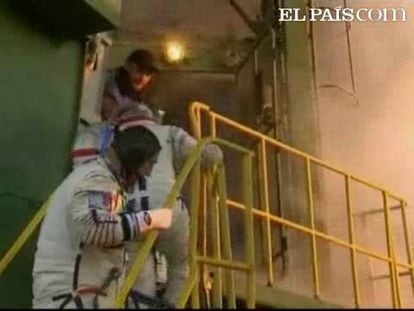 La nave rusa Soyuz ha despegado con éxito desde el cosmódromo de Baikonur, en Kazajistán hacia la Estación Espacial Internacional. En la nave viajan tres tripulantes, dos  cosmonautas rusos Alexandr Skvortsov y Mijaíl Kornienko y la astronauta de la NASA Tracy Caldwell Dyson.Nueve minutos después, la nave se separó del cohete portador para comenzar su vuelo autónomo de dos días rumbo a la plataforma orbital.