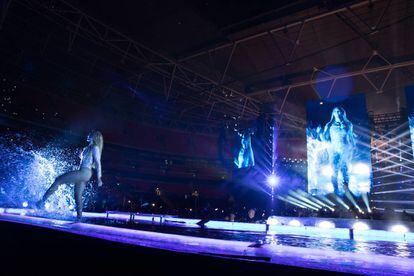 Beyoncé, sobre el agua en el concierto de Londres.