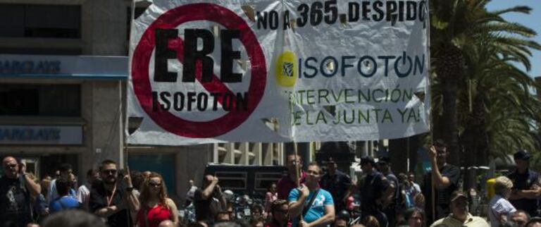 Trabajadores de Isofotón se manifiestan en Málaga contra los despidos en la empresa en septiembre de 2019.