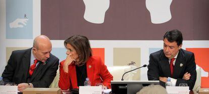 Jos&eacute; Ignacio Wert, junto a Ana Botella e Ignacio Gonz&aacute;lez durante la presentaci&oacute;n de del informe de Madrid 2020.