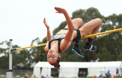 Clare Gibson compite en el parque olímpico Sydney Olympic Sports Center, en Sidney, Australia.