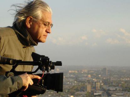 El cineasta chileno Patricio Guzm&aacute;n, durante el rodaje de la pel&iacute;cula. 