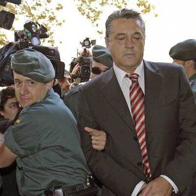 Eugenio Hidalgo, ex alcalde Andratx, es conducido ante el juez en noviembre de 2006.