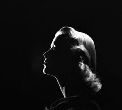 La actriz estadounidense Grace Kelly, en un retrato de Loomis Dean.