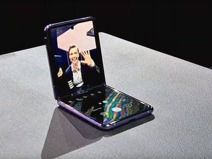 El nuevo 'smartphone' plegable de Samsung, en la presentación este martes en San Francisco.