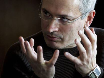 Mij&aacute;il Jodorkovski, en marzo en Ucrania, uno de los primeros pa&iacute;ses que visit&oacute; tras su excarcelaci&oacute;n. / David Azia (AP)