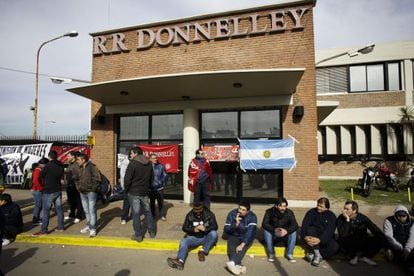 Un grupo de trabajadores de R. R. Donnelley en Argentina