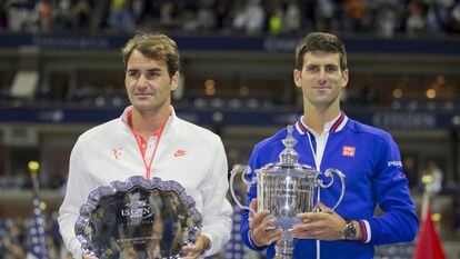 Federer (finalista) y Djokovic (ganador), tras la final del Open de Estados Unidos de 2015.