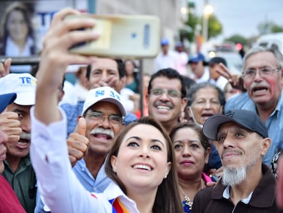 La candidata de la coalición Va por México, Teresa Jiménez, en un acto de campaña.