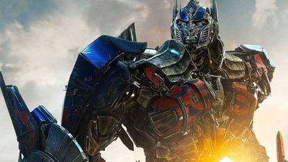 Ayuda a construir el Optimus Prime definitivo de “Transformers” con objetos reales