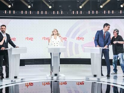 El líder de Vox, Santiago Abascal, la candidata de Sumar, Yolanda Díaz, y el presidente del Gobierno, Pedro Sanchez, momentos antes de iniciarse el debate este miércoles.