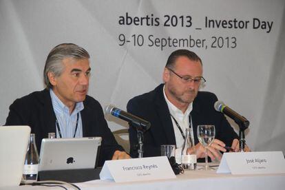 El consejero delegado, Francisco Reynés, y el director financiero, José Aljaro, en el Día del Inversor celebrado en Río.