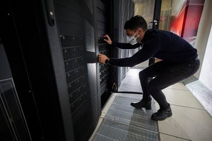 Puesta en marcha del supercomputador 'Albaicín', este martes en la Universidad de Granada.