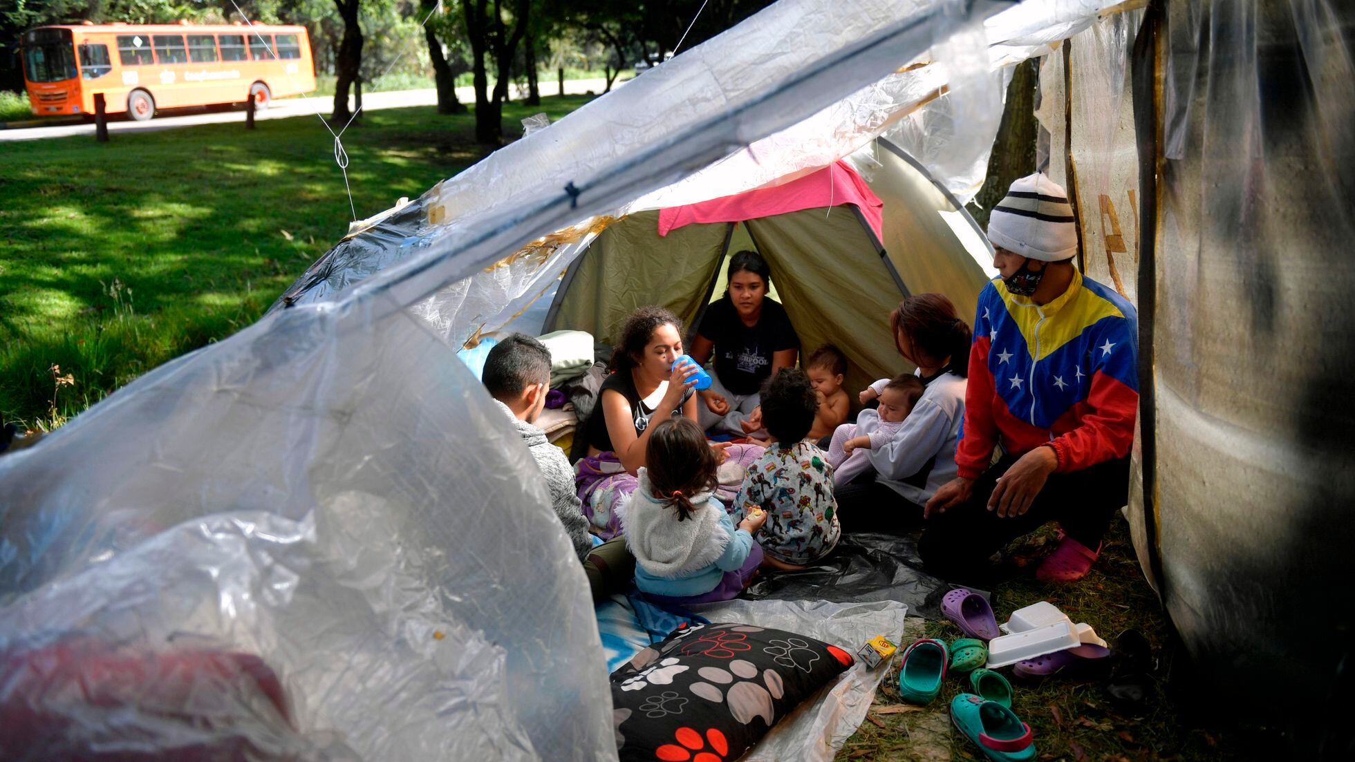 Maduro restringe el retorno de los migrantes venezolanos y cambia su  discurso de brazos abiertos | Internacional | EL PAÍS