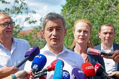 El ministro francés del Interior, Gérald Darmanin, habla con la prensa en Tourcoing, norte de Francia, el pasado domingo.