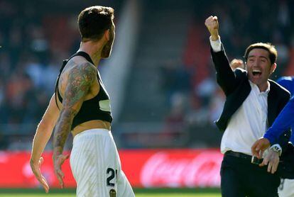 Piccini y Marcelino celebran el 2-1.