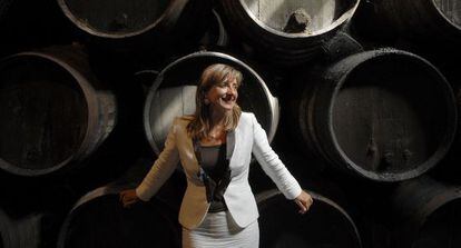 Pilar Sánchez en una bodega jerezana.
