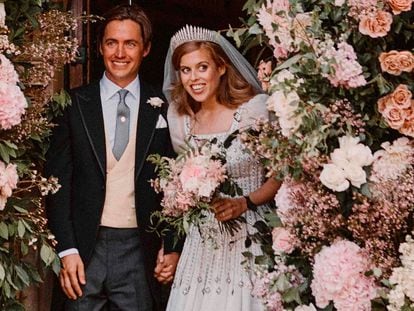 Beatriz de York y Edoardo Mapelli Mozzi tras su boda, celebrada en la capilla de Todos los Santos, en Windsor, el 17 de julio de 2020.