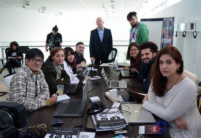 Los jóvenes elegidos junto a su maestro.