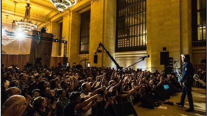 Foto del concierto en Grand Central publicada en la cuenta de Facebook oficial de Paul McCartney.