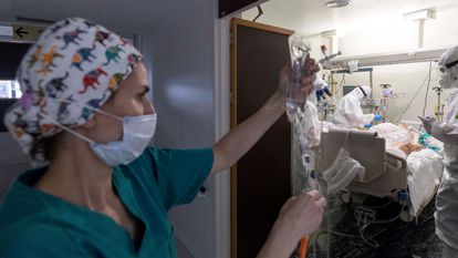 Unidad de cuidados intensivos (UCI) del Hospital Morales Meseguer de Murcia, este sábado.