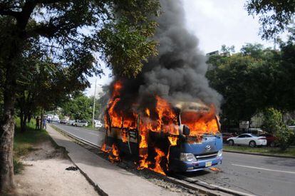 Bus quemado en Honduras.