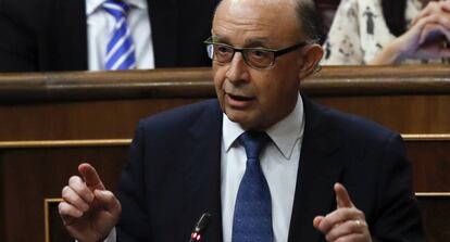 El ministro de Hacienda y Funci&oacute;n P&uacute;blica, Crist&oacute;bal Montoro, en el Congreso.