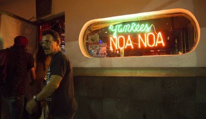 La entrada del Yankees, el bar de los dueños del famoso Noa Noa.