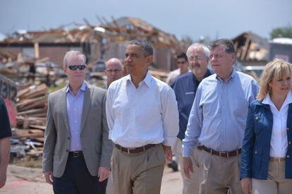 El presidente Barack Obama visita las zonas afectadas por el tornado en Moore junto a la gobernadora de Oklahoma, Mary Fallin