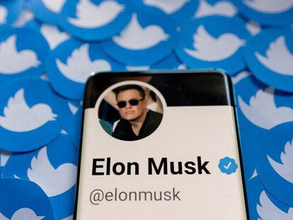 Ilustración de la cuenta de Elon Musk en Twitter.