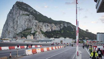 Trabajadores españoles regresan a La Línea de la Concepción