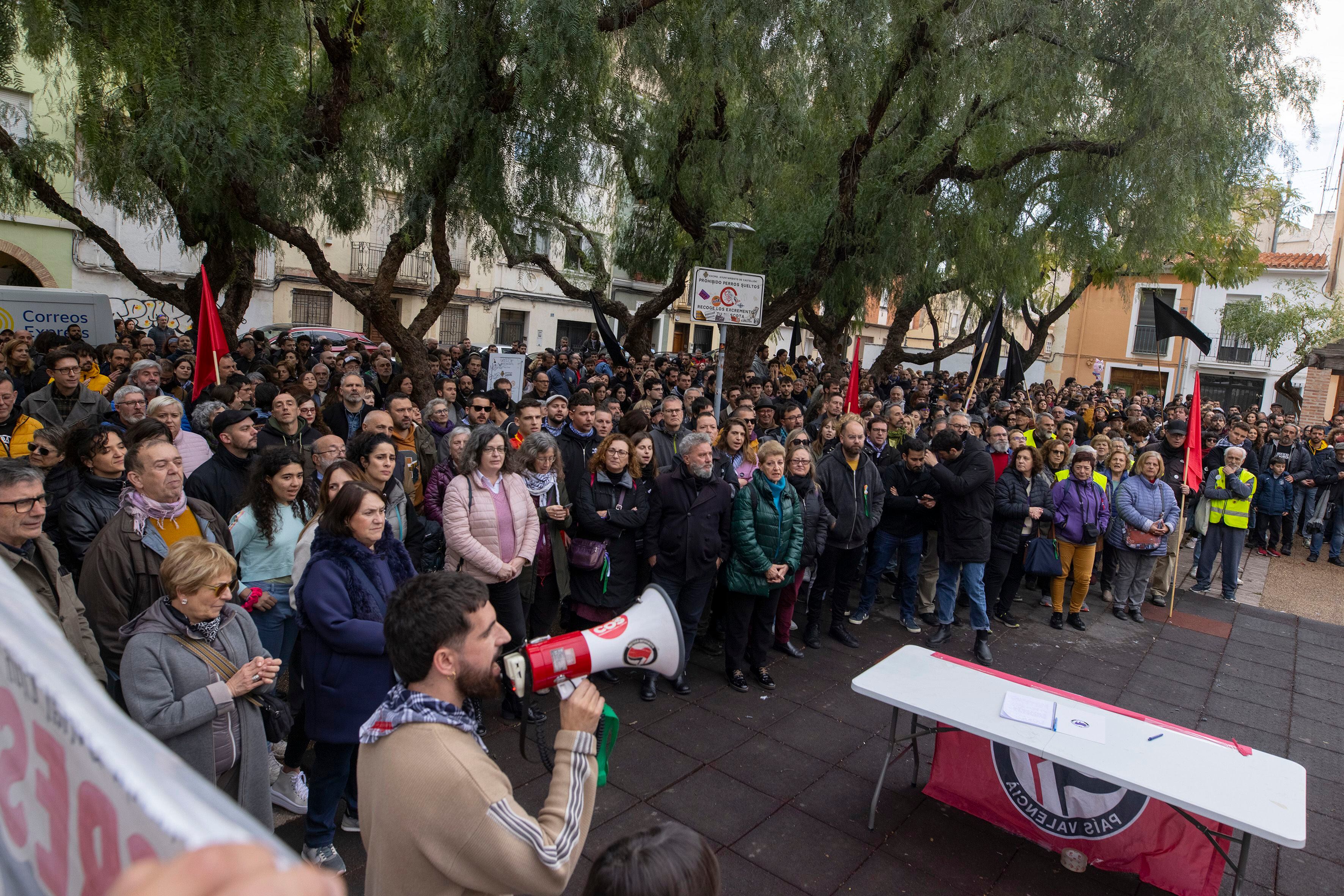 Concentración de apoyo este sábado a las personas heridas en un ataque a la asociación antifascista La Cosa Nostra de Castellón durante las fiestas de la Magdalena.
