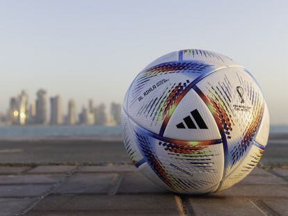 Balón de Adidas 'Al Rihla' para el Mundial Qatar 2022.