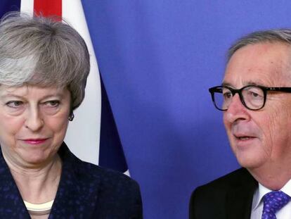 El presidente de la Comisi&oacute;n Europea, Jean-Claude Juncker, con la primera ministra brit&aacute;nica, Theresa May en Bruselas