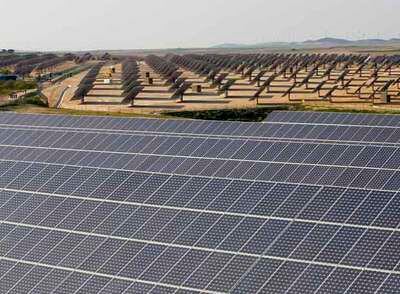 Vista de la mayor instalación fotovoltaica del mundo en régimen de copropiedad, inaugurada el pasado sábado en Milagro (Navarra).