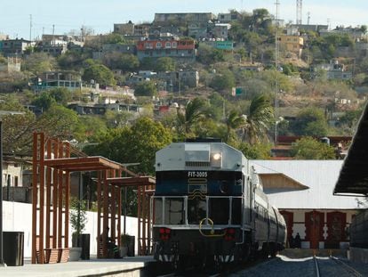 El tren Interoceánico, durante su inauguración este viernes, en Salina Cruz (Oaxaca).