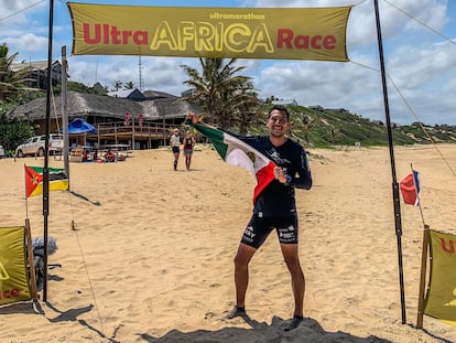 El ultramaratonista mexicano Daniel Almanza, varado en Mozambique por las restricciones de viaje por la variante ómicron del coronavirus.